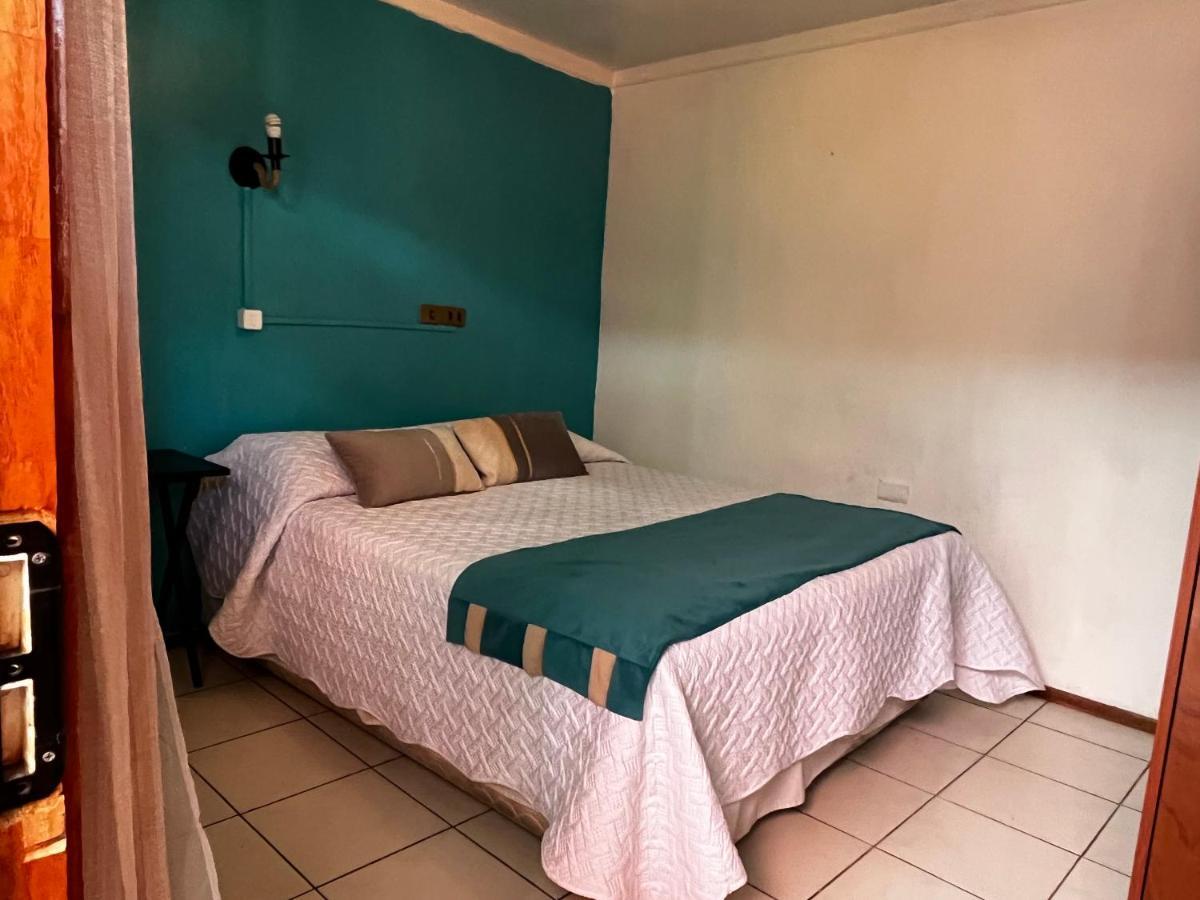 לה סרנה Hostal Avenue מראה חיצוני תמונה
