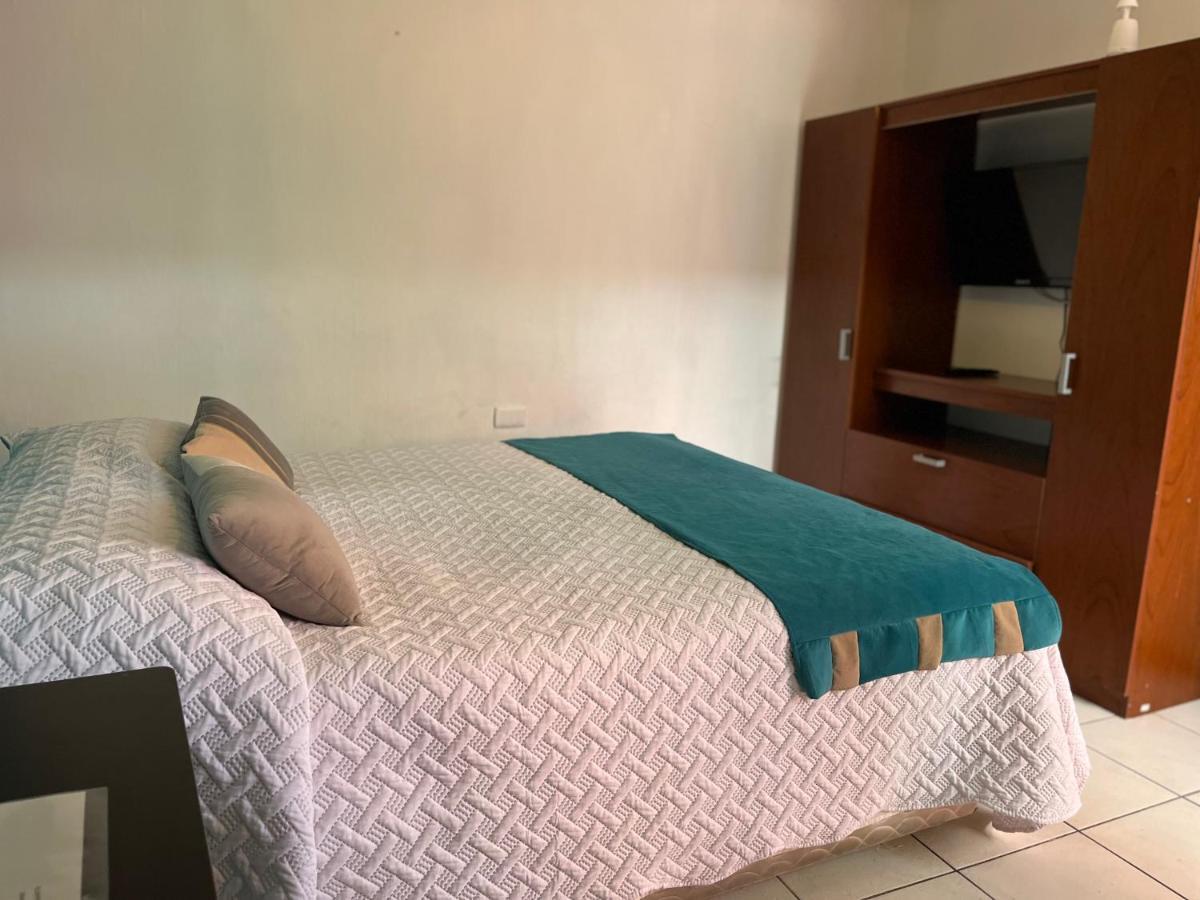 לה סרנה Hostal Avenue מראה חיצוני תמונה