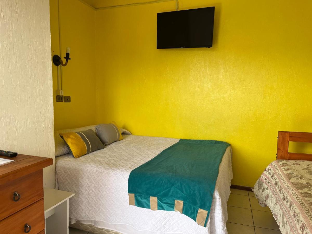 לה סרנה Hostal Avenue מראה חיצוני תמונה