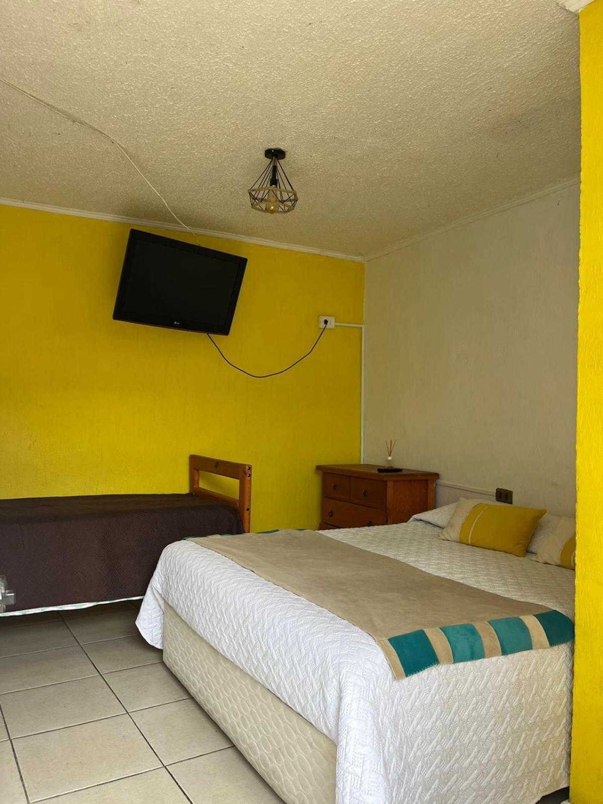 לה סרנה Hostal Avenue מראה חיצוני תמונה
