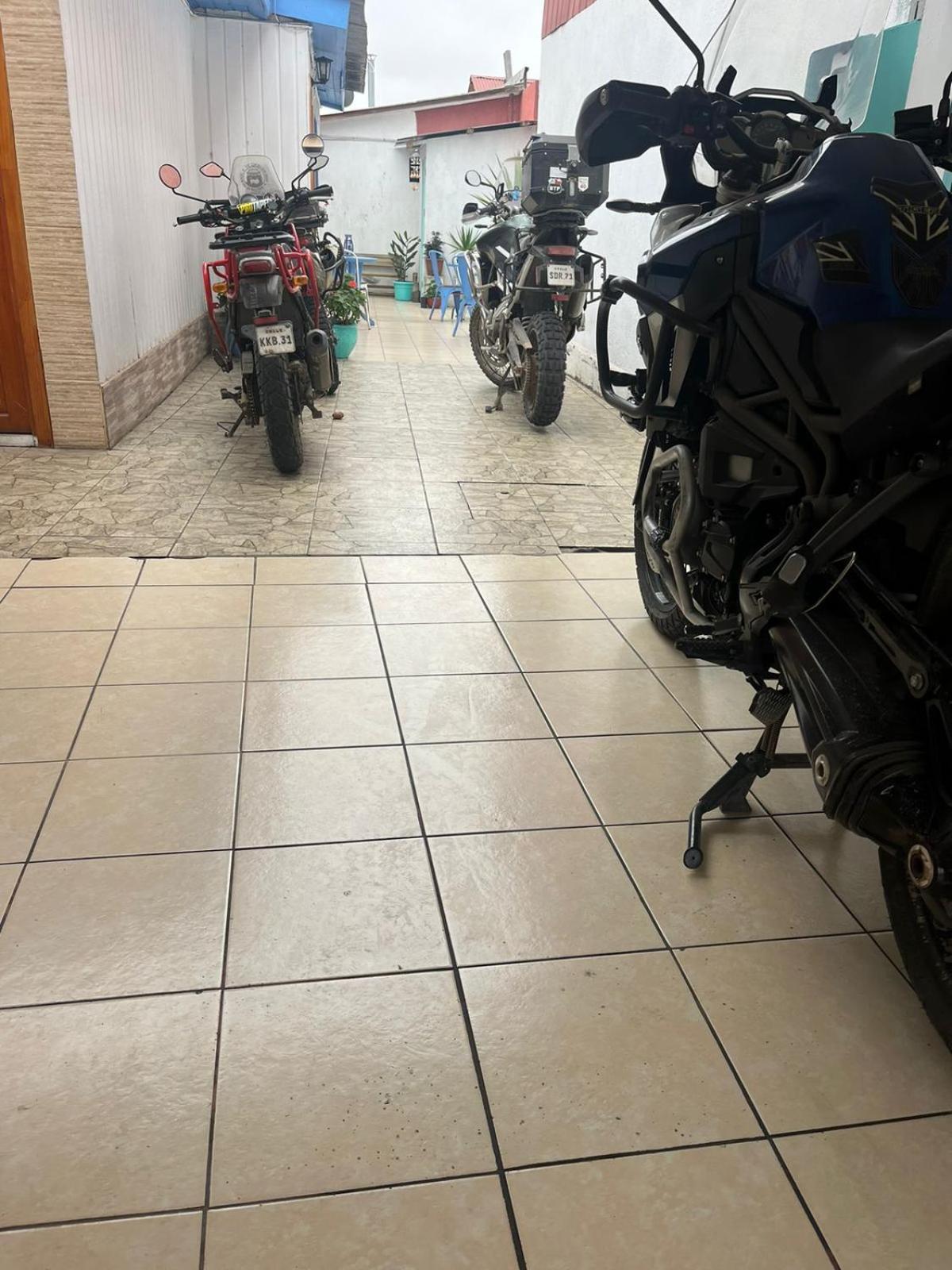 לה סרנה Hostal Avenue מראה חיצוני תמונה