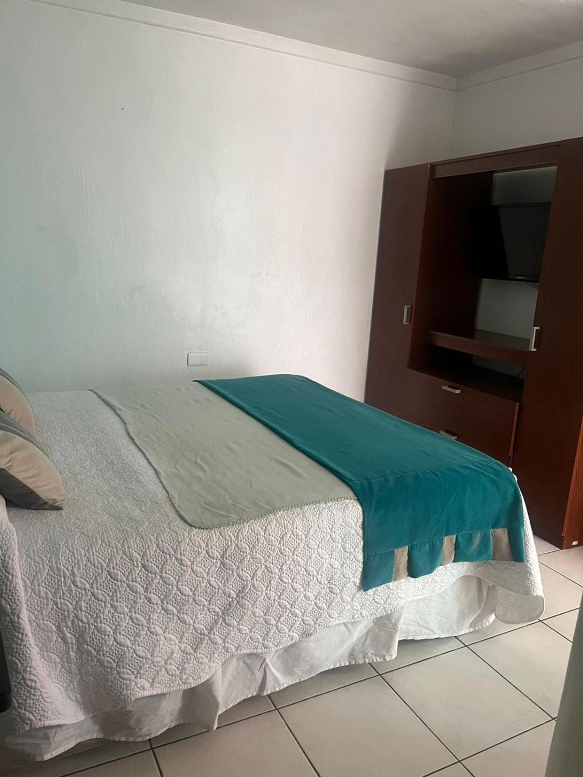 לה סרנה Hostal Avenue מראה חיצוני תמונה