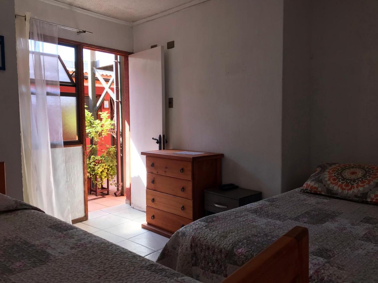 לה סרנה Hostal Avenue מראה חיצוני תמונה