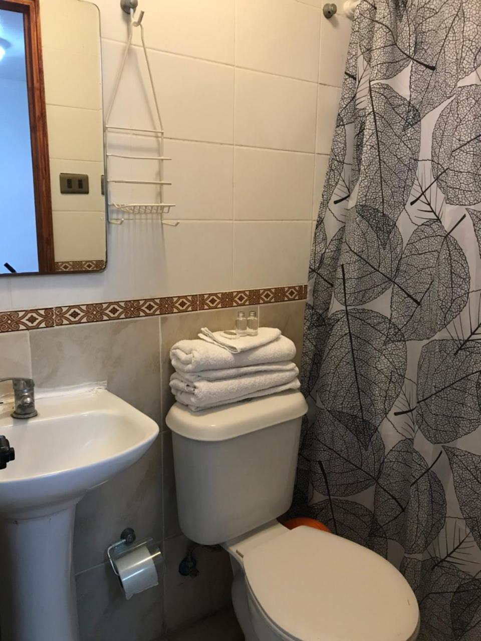 לה סרנה Hostal Avenue מראה חיצוני תמונה